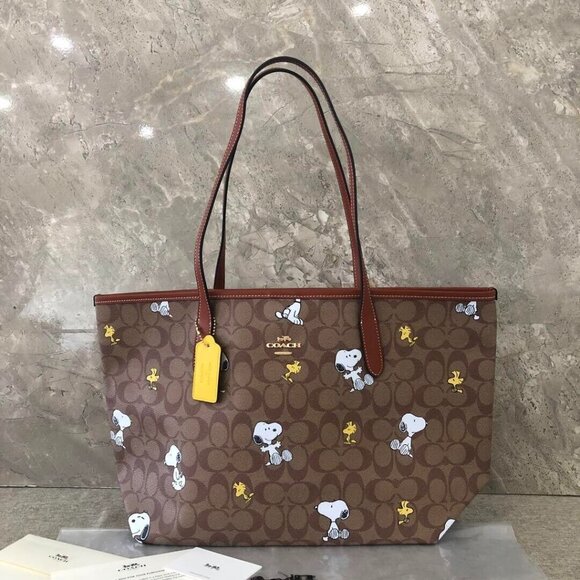 NWT COACH Peanuts Snoopy Tote bag - Picture 1 of 6